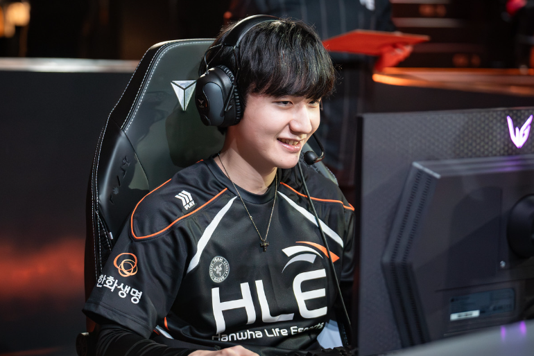 开云体育-100T血洗V5，Peanut打出惊人五杀峡谷大战八强赛，成为赛场最大亮点