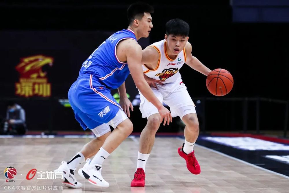 天津队轻取山西队，米切尔关键制胜