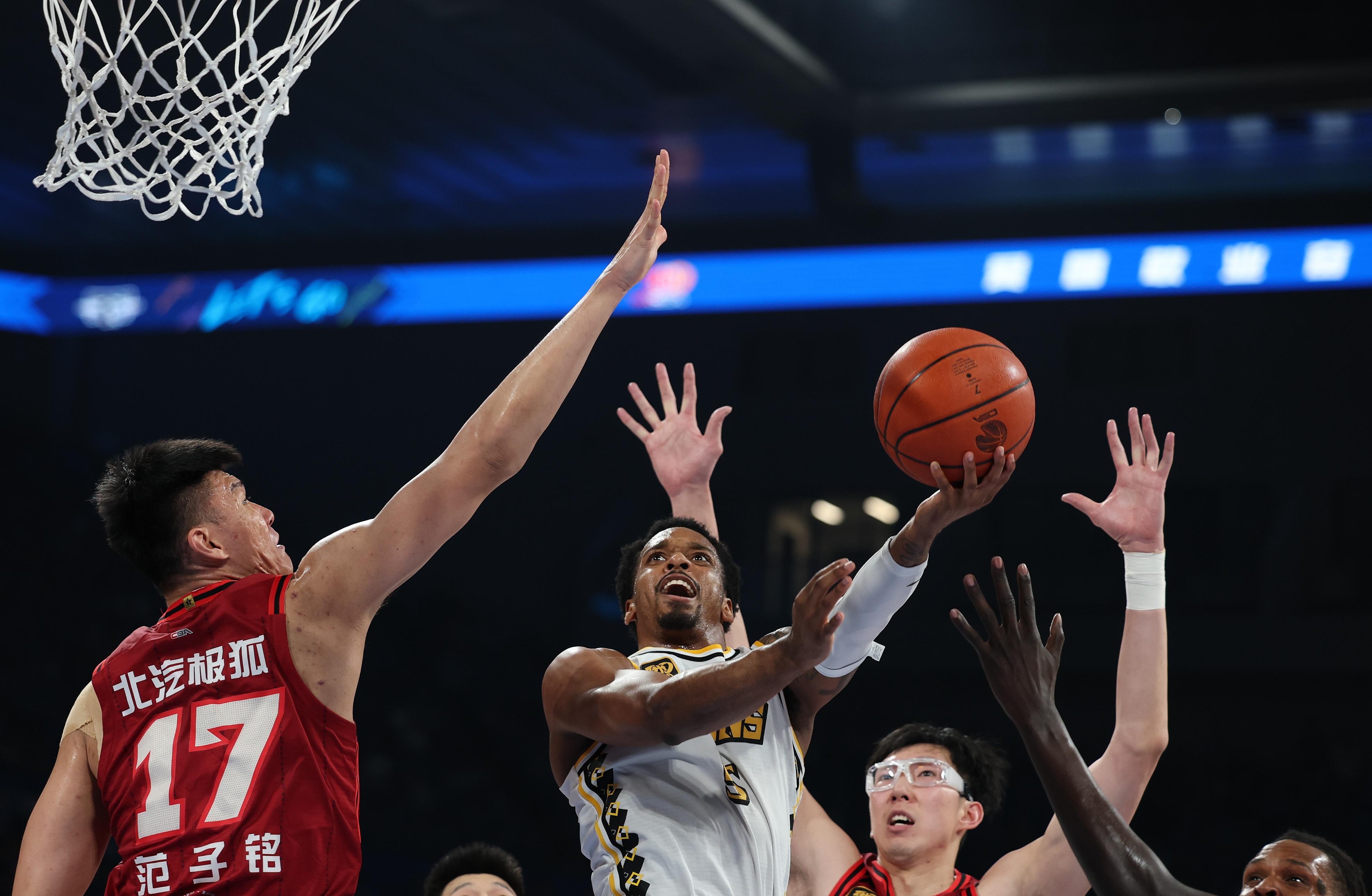 掘金险胜吉林队，胡金秋点燃赛场的简单介绍