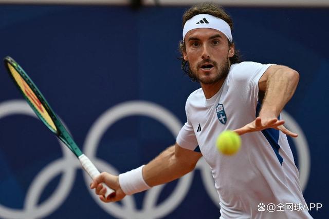 戴维斯杯逆转法网,西西帕斯扛起全队 戴维斯杯逆转法网,西西帕斯扛起全队